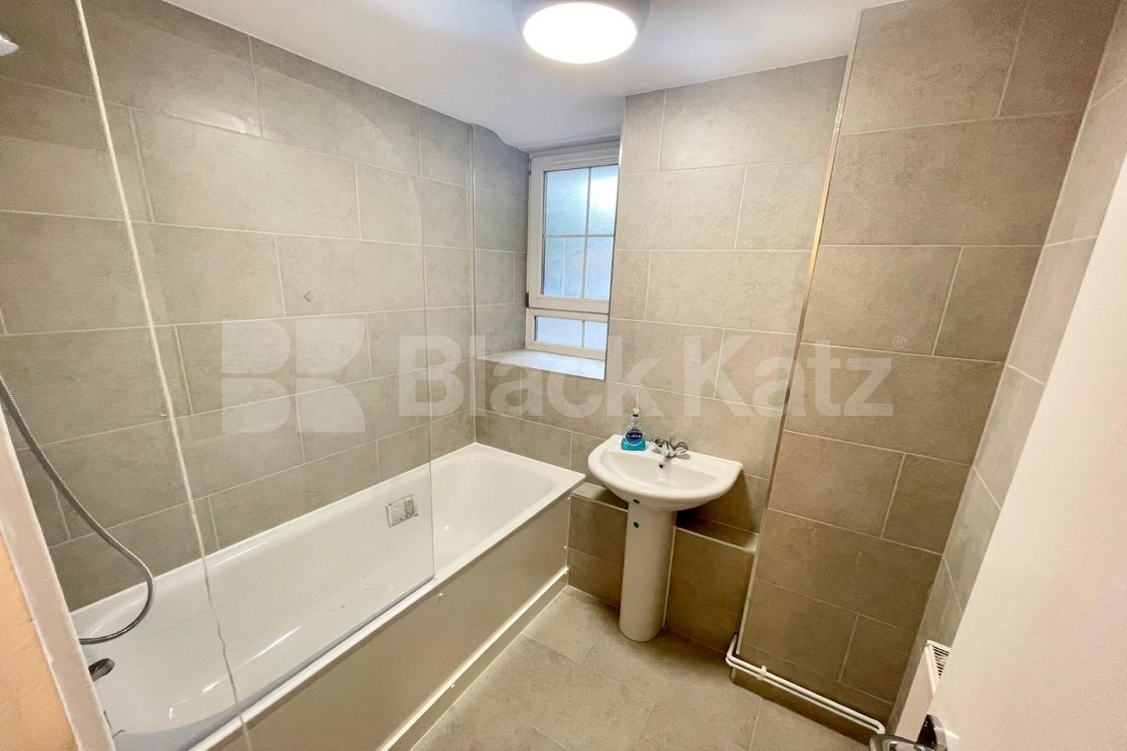 Three bedroomed apartment moments from London Bridge Weston Street, London Bridge